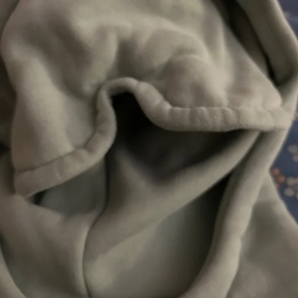 Comfrt Airplane Mode Hoodie Aloe Size Medium New - Picture 3 of 6